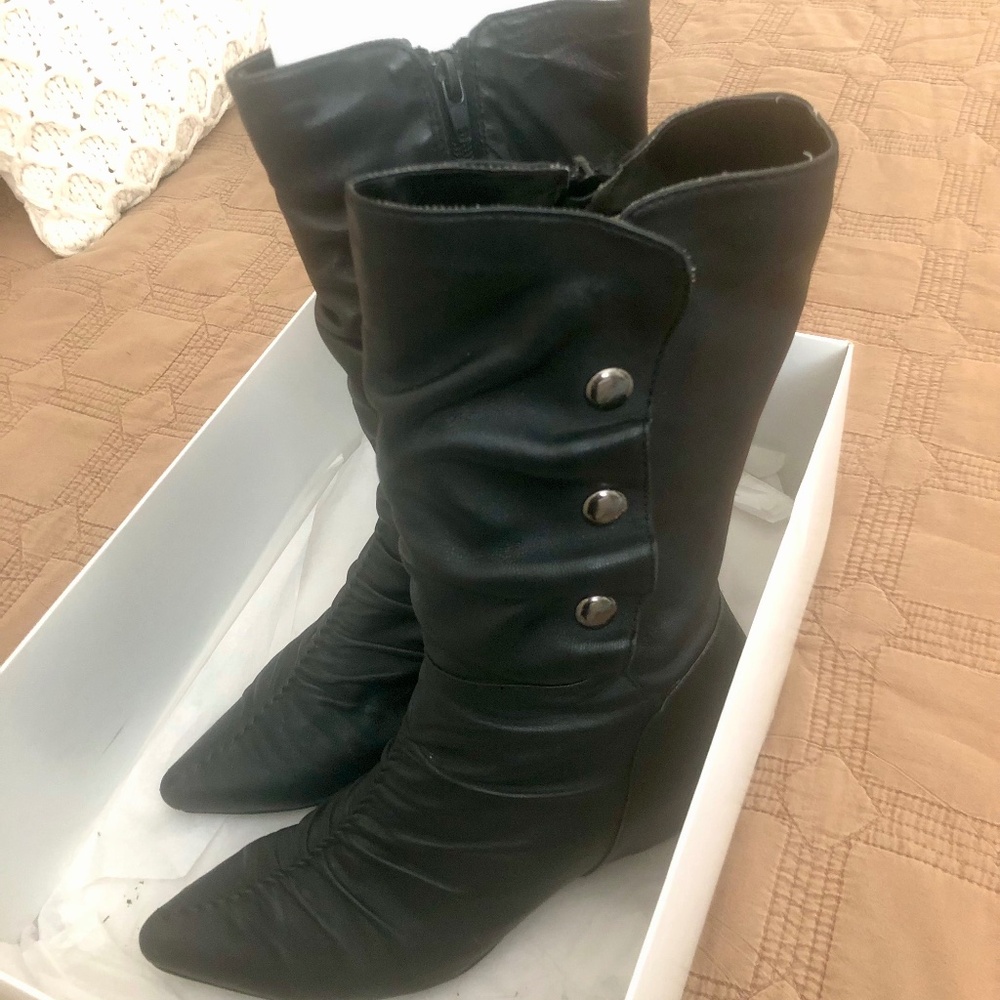 Sundance Black Ruffle/Stitched Boots